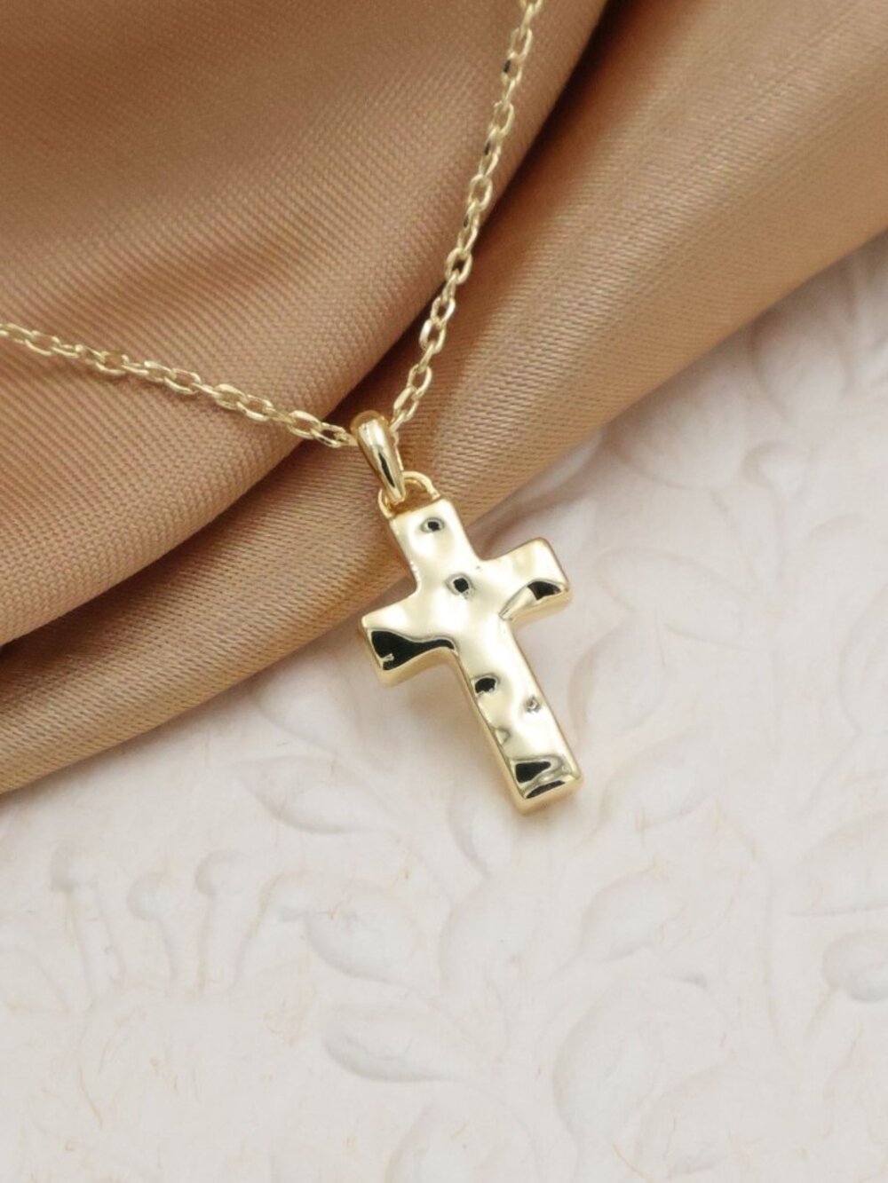 Kendra Scott Cross Gold Pendant Necklace - Picture 2 of 2